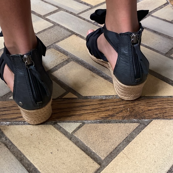 Uggs  sandals - Picture 6 of 7